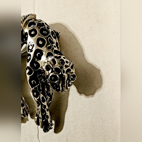 Cheetah leopard silver and black with rhinestones cat brooch - Picture 4 of 8